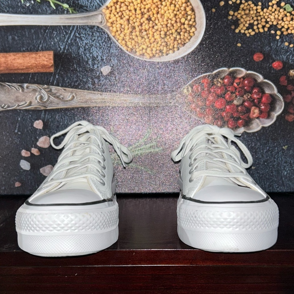 Like brand new converse low top Platform Sneakers - Picture 2 of 6